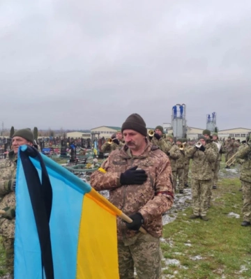 Без батька залишилось двоє синів: на Волині в останню дорогу провели Героя Івана Тлумача
