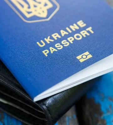 На Волині припинили вклеювати фото дітей у закордонний паспорт батьків
