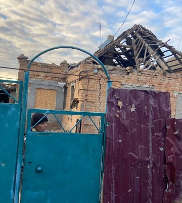 Поліція показала нові фото з місця ворожих обстрілів Нікопольського району