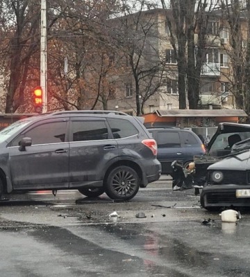 Поїхав на червоний: в Одесі у ДТП постраждали дві людини, - ФОТО