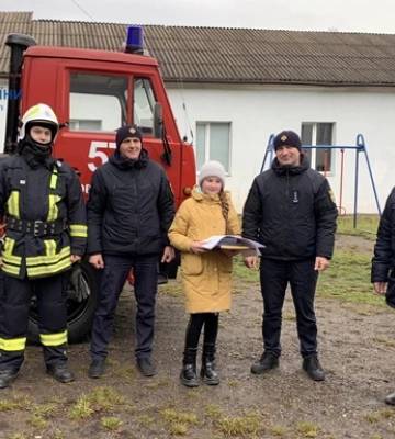 На Львовщине 11-летняя школьница спасла из пожара одноклассника