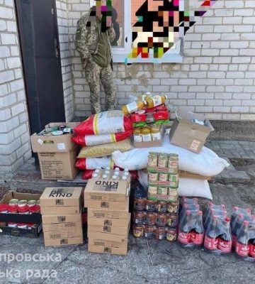Волонтери Дніпра передали військовим продукти харчування та пічки