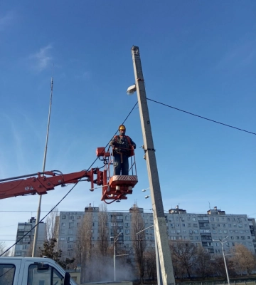 На П’ятихатках, Шишківці та “Горизонті” відновлюють вуличне освітлення 