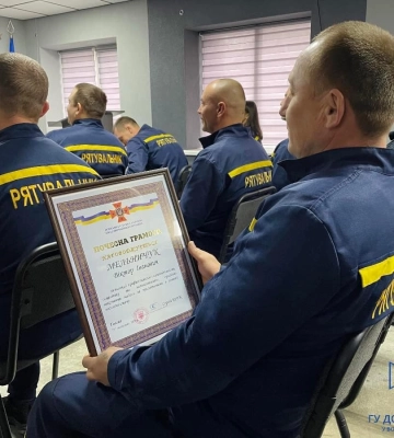 Волинським рятувальникам вручили нагороди за ліквідацію наслідків обстрілів міста
