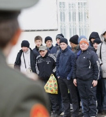 Мобілізація в Мелітополі – росіяни змушують чоловіків приходити у військкомати