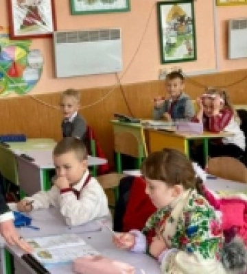 У Рівненському районі школярі долучилися до масштабного флешмобу