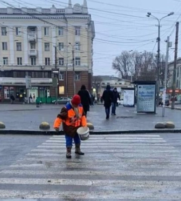 Дороги у Дніпрі суцільна ковзанка, місто застрягло у ДТП, пробках та чергах