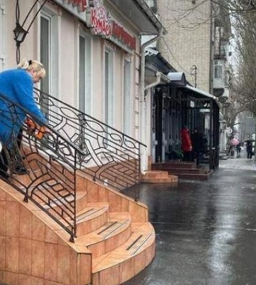 Інспекція з питань благоустрою перевіряє посипання прилеглих до закладів територій￼