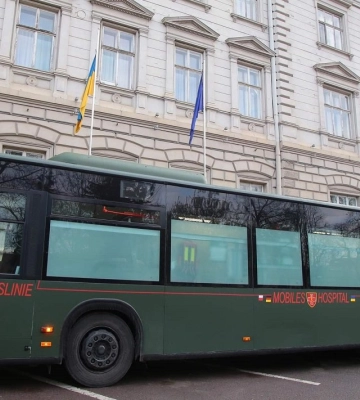 Для поранених військових зі Львівщини передали мобільний шпиталь за 150 тис. євро