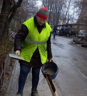 Працюють 700 двірників і техніка: як комунальники ліквідовують наслідки ожеледиці у Дніпрі