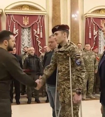 Зеленський особисто вручив орден &quot;Золота Зірка&quot; командиру Дніпровської бригади