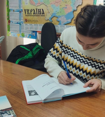 Тетяна Літераті представила читачам усі чотири книги із серії про Ужгород