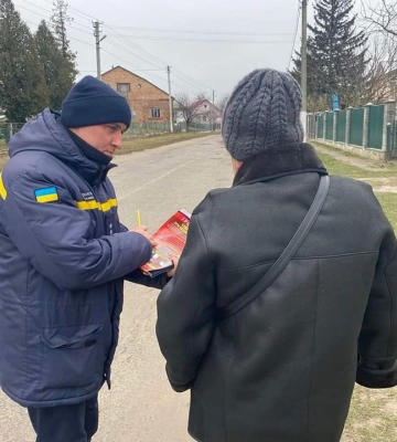Рятувальники продовжують спілкуватися з жителями області, щоб ті були обережні з вогнем