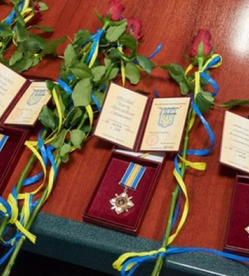 У Луцьку родинам загиблих Героїв вручили державні нагороди