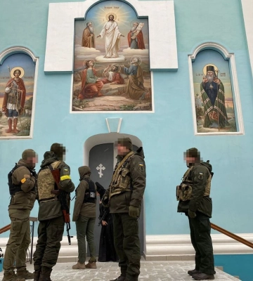 Російські паспорти, прапори “Новоросії” та кримінальні елементи: Що знайшла СБУ в церквах та монастирях УПЦ МП (ФОТО)