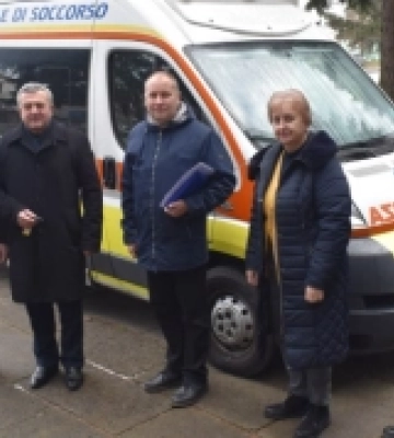 Автівку швидкої допомоги, генератор та медикаменти передали у Дубно благодійники з Італії