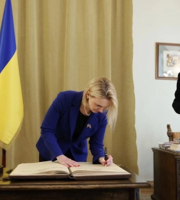 У Львові перебуває посол США Бріджит Брінк США: що пообіцяла від імені Джо Байдена 
