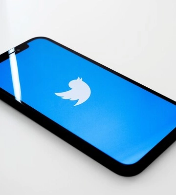 Вартість «синьої галочки» у Twitter буде вищою для користувачів iPhone – ЗМІ