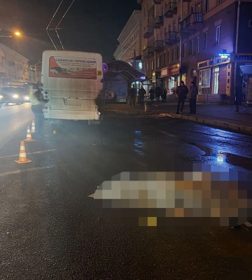 49-річний пішохід загинув під колесами маршрутки в центрі Рівного
