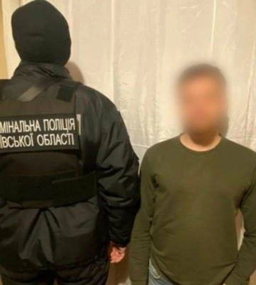 На Киевщине задержали мошенников, которые продавали несуществующие дрова в соцсетях