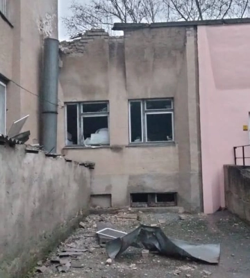 Окупанти обстріляли будівлю лікарні у Херсоні