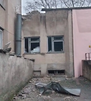 Оккупанты обстреляли здание больницы в Херсоне