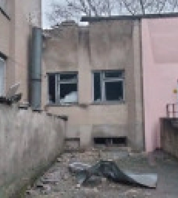 Окупанти обстріляли лікарню в Херсоні: пошкоджено дитяче відділення та морг
