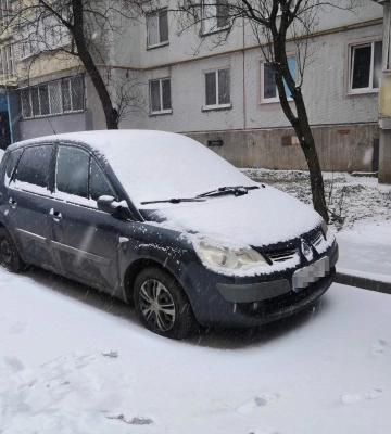 На Салтовке неизвестные порезали шины автомобилей во дворах