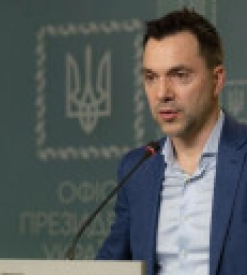 &quot;Недоумство і відвага&quot;: Арестович про спроби наступу російських військ