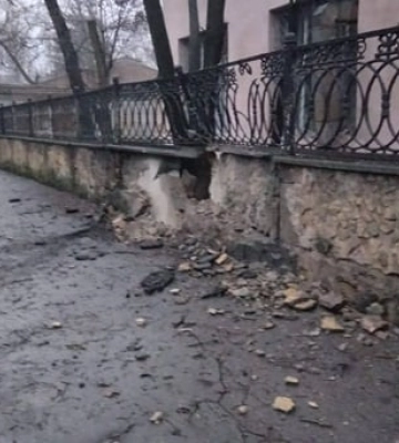 Враг обстрелял больницу в Херсоне: повреждены детское отделение и морг
