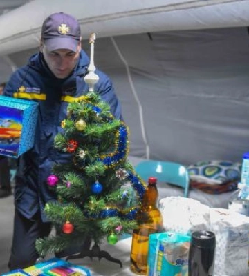 У запорізьких Пунтах Незламності створили новорічний настрій - фото
