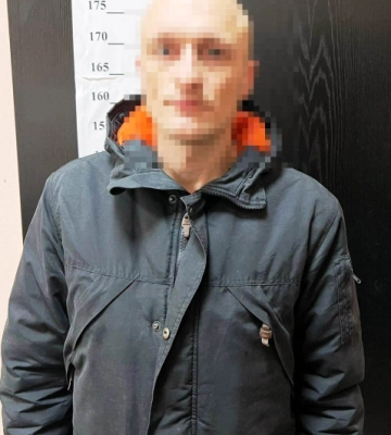 В Киеве мужчина ограбил прохожую