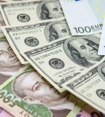 Вже нижче 40 гривень: долар продовжує падіння