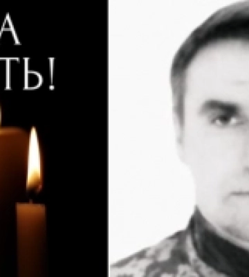 Поховальний кортеж з Героєм Анатолієм Колесніковим прямує в Острог
