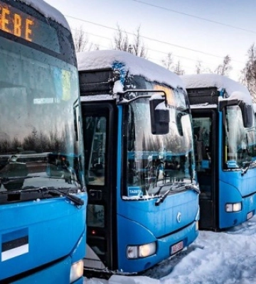 Естонія відправила в Україну 11 автобусів із генераторами та енергообладнанням