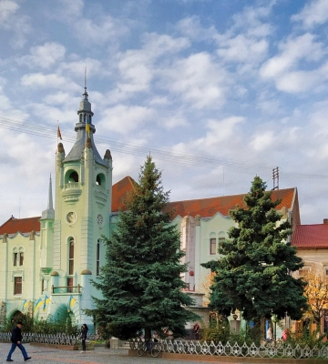 Працівника кредитної спілки з Мукачева звинуватили у шахрайстві
