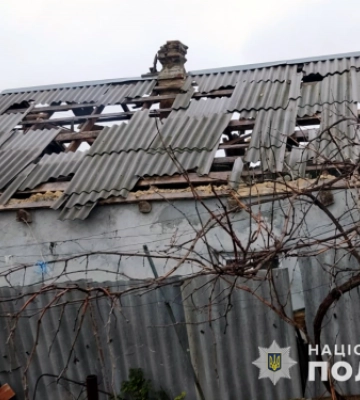 Росіяни продовжують обстрілювати Запорізьку область - під вогонь потрапили людські домівки, автівки і ферма