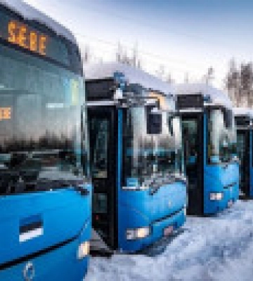 Естонія передала Україні 11 автобусів з генераторами та енергообладнанням