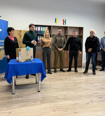 Уряд Угорщини передав українським школам ноутбуки