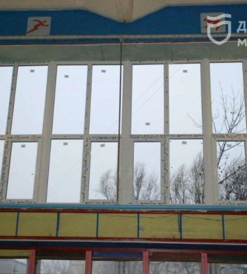 У Дніпрі відновлюють школи, які постраждали від ракетного удару наприкінці листопада