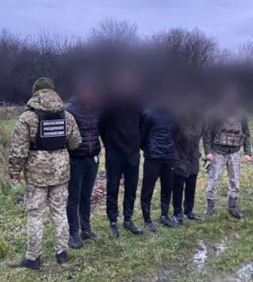 На Закарпатті прикордонники затримали переправника з клієнтами