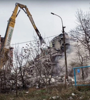 У Маріуполі загарбники щодня зносять щонайменше одну багатоповерхівку