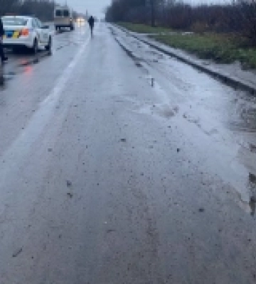 На переході і поза ним: двоє пішоходів потрапили під колеса автомобілів у Рівному