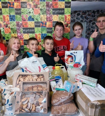 Родини, які опікуються сиротами на Рівненщині, отримали побутову техніку