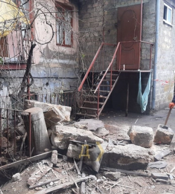 У будинку в центрі Одеси обвалилася стеля, заблокувавши мешканців 