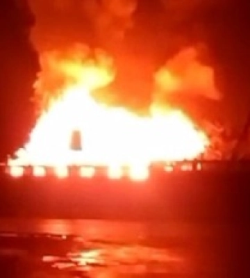 В Крыму вспыхнули казармы с &quot;мобиками&quot;: видео масштабного пожара