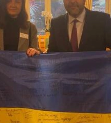 Прапор із підписами українських військових та волонтерів відправився з Полтавщини до Осло