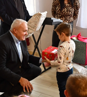 Угорська реформатська служба допомоги привезла подарунки закарпатським дошкільнятам