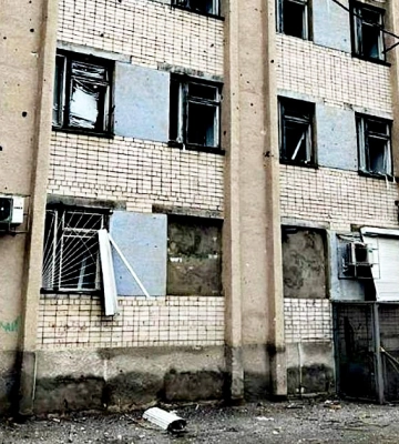 Російські окупанти обстріляли лікарню у Херсоні: снаряди влучили у пологове відділення