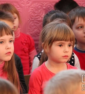 Дніпропетровські поліцейські відвідали дітей, які виховуються у дитячих будинках сімейного типу